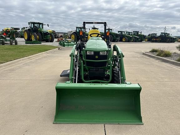 Image of John Deere 2025R equipment image 3