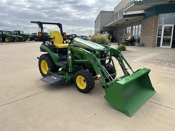 Image of John Deere 2025R equipment image 4