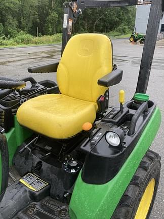 Image of John Deere 2025R equipment image 3