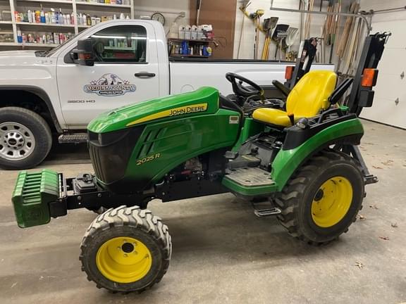 Image of John Deere 2025R Image 1