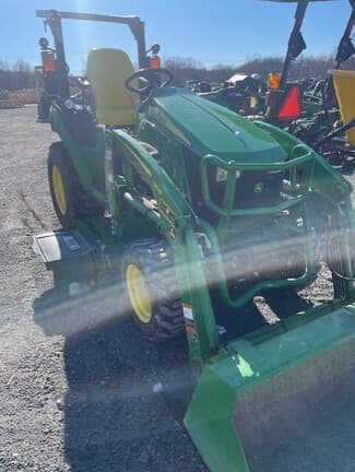 Image of John Deere 2025R equipment image 1