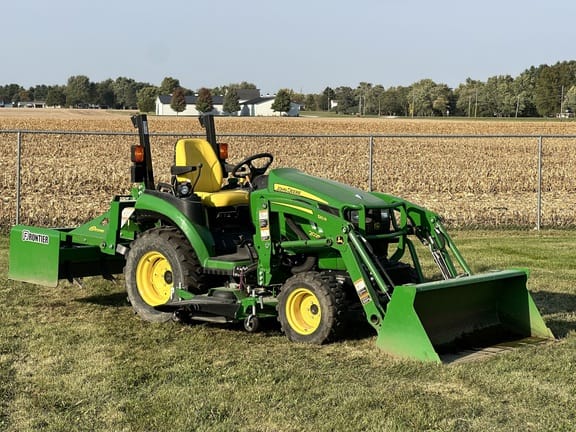 Main image John Deere 2025R