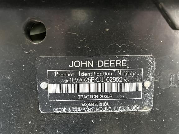 Image of John Deere 2025R equipment image 4