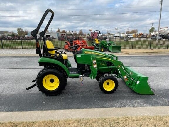 2018 John Deere 2025R Equipment Image0
