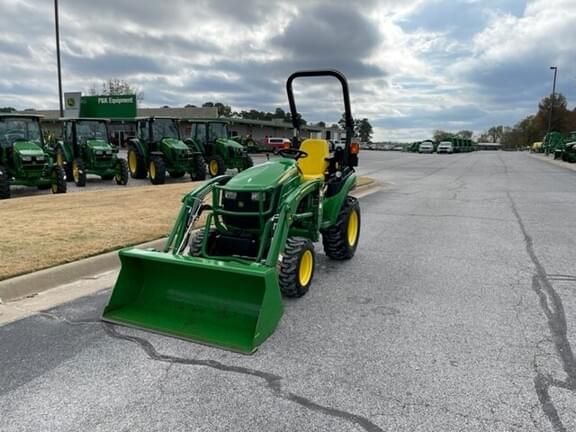 Image of John Deere 2025R equipment image 4