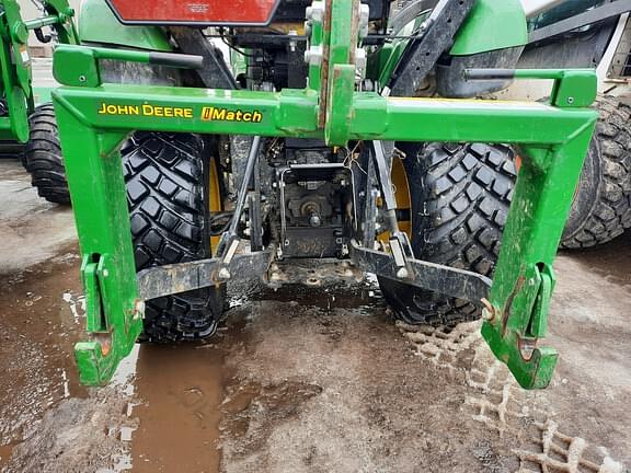 Image of John Deere 2025R equipment image 4