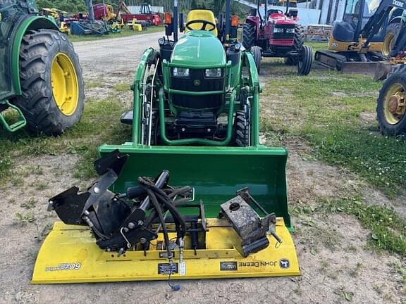 Image of John Deere 2025R equipment image 3