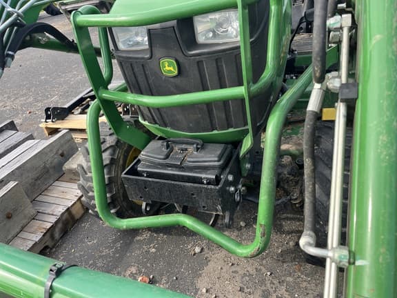 Image of John Deere 2025R equipment image 4