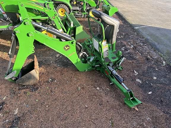 Image of John Deere 2025R equipment image 4