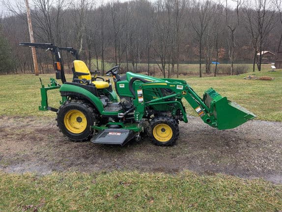 Image of John Deere 2025R equipment image 2