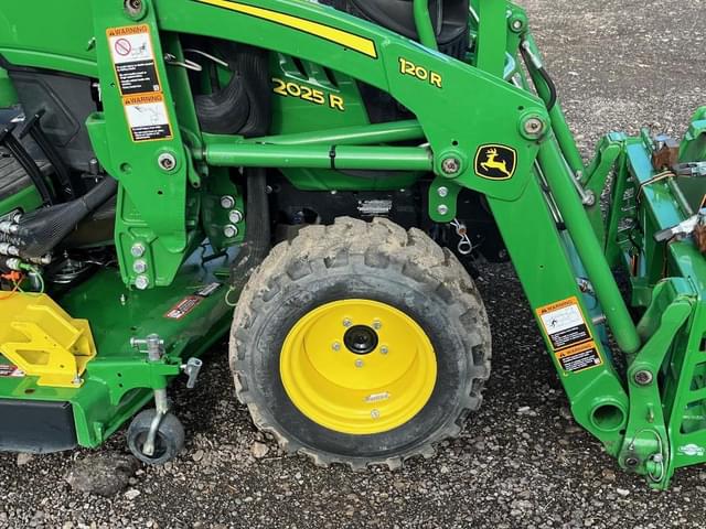Image of John Deere 2025R equipment image 1