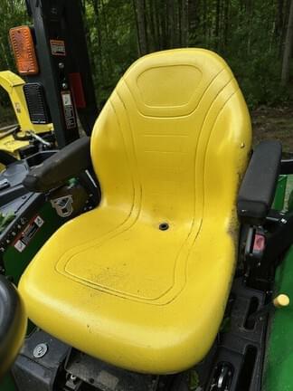 Image of John Deere 2032R equipment image 1