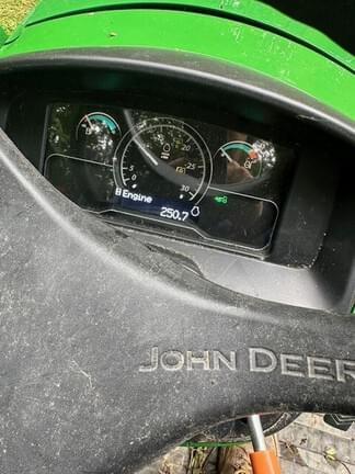 Image of John Deere 2032R equipment image 2
