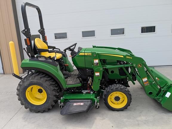 Image of John Deere 2032R equipment image 3