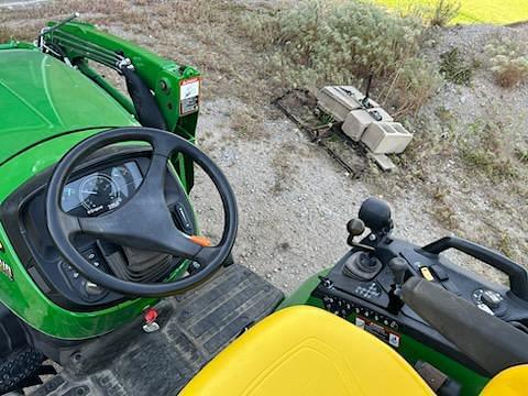Image of John Deere 2032R equipment image 4