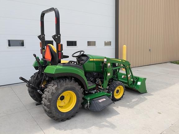Image of John Deere 2032R equipment image 4