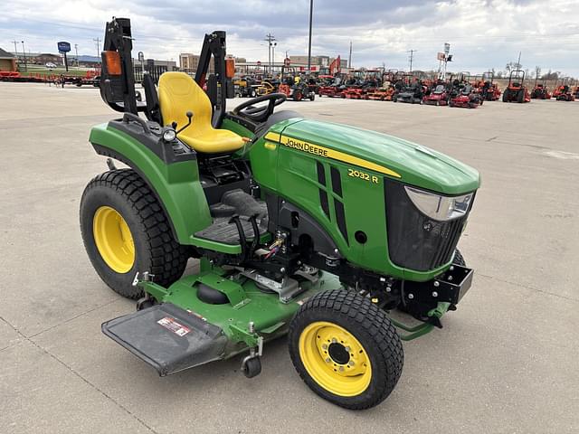 Image of John Deere 2032R equipment image 3