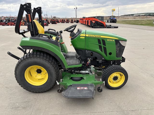 Image of John Deere 2032R equipment image 4