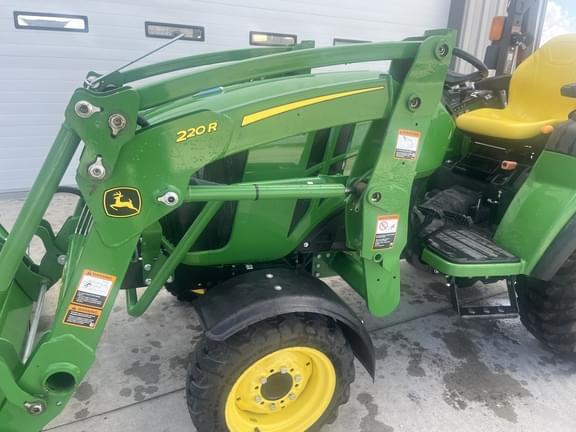 Image of John Deere 2032R equipment image 2