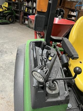 Image of John Deere 2032R equipment image 4