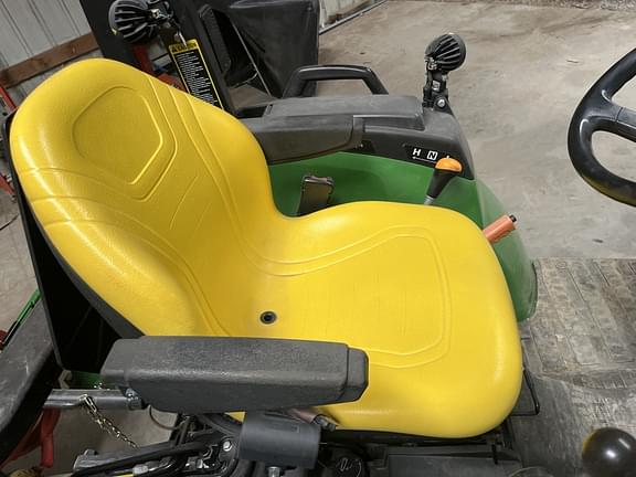 Image of John Deere 2032R equipment image 3