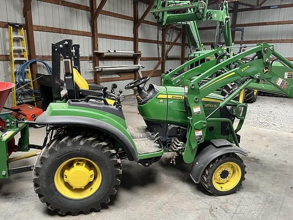 Image of John Deere 2032R equipment image 1