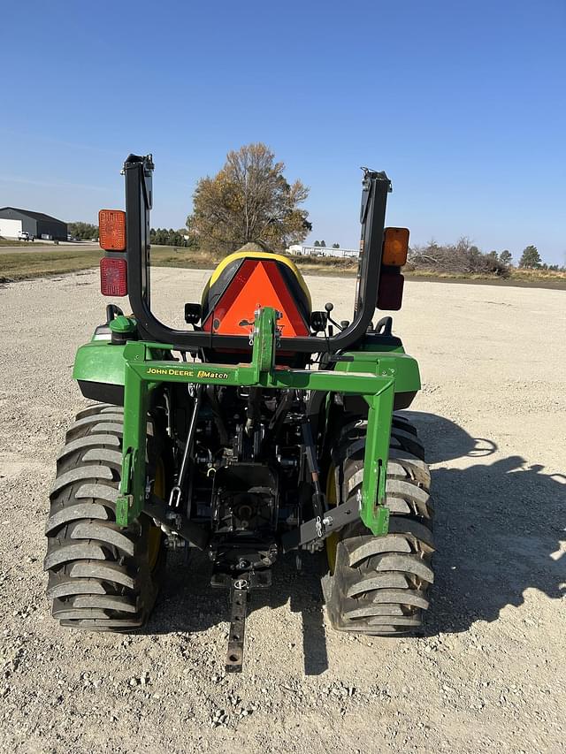 Image of John Deere 2032R equipment image 3