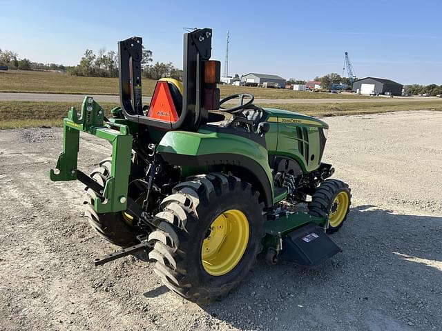 Image of John Deere 2032R equipment image 2