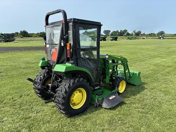 Image of John Deere 2032R equipment image 4
