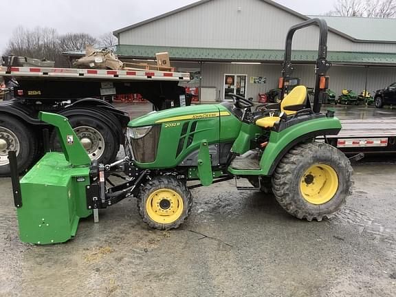 Image of John Deere 2032R equipment image 1