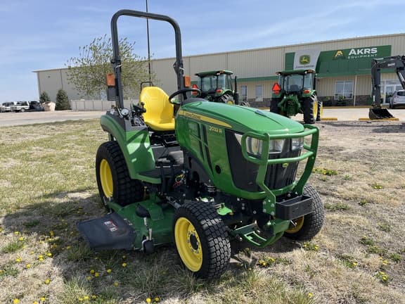 Image of John Deere 2032R equipment image 2