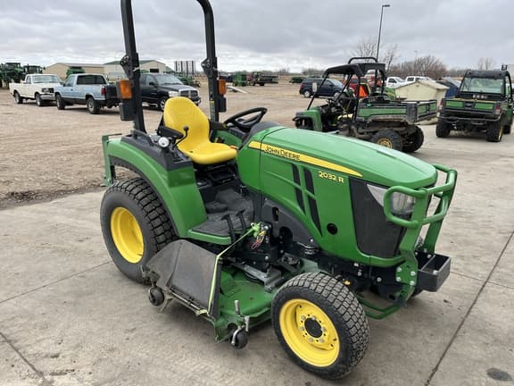 Image of John Deere 2032R equipment image 2