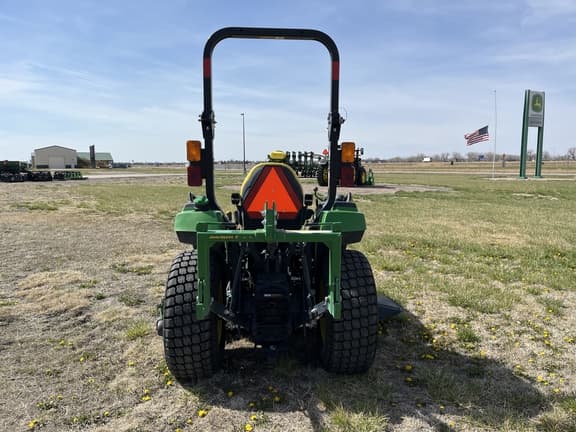 Image of John Deere 2032R equipment image 4