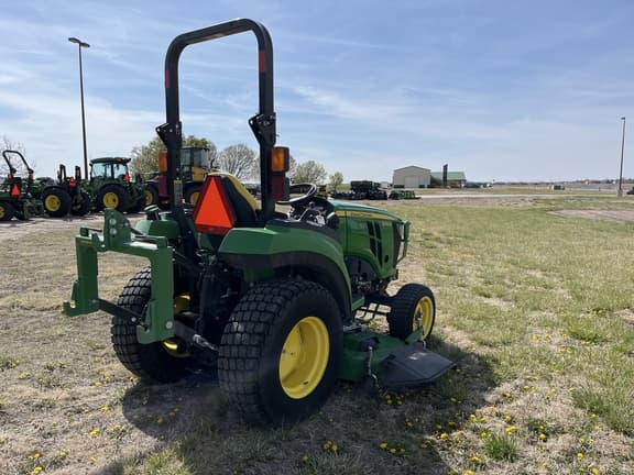 Image of John Deere 2032R equipment image 3