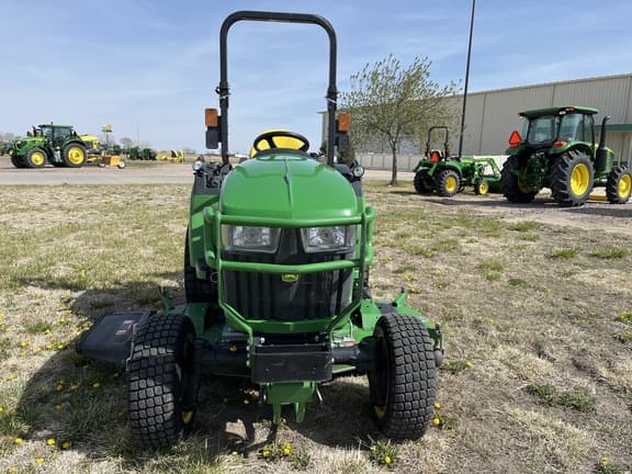 Image of John Deere 2032R equipment image 1