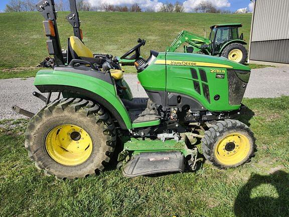 Image of John Deere 2032R equipment image 2