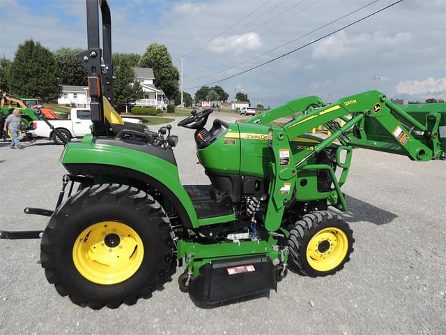 Image of John Deere 2032R equipment image 4