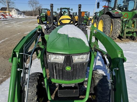 Image of John Deere 2032R equipment image 3