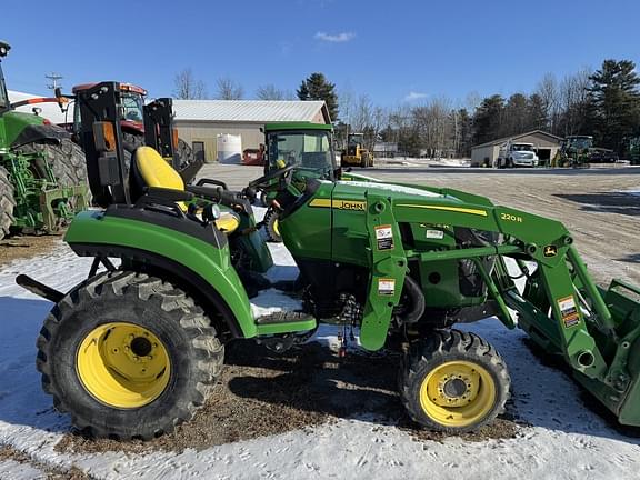 Image of John Deere 2032R equipment image 2