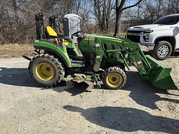 Image of John Deere 2032R equipment image 3