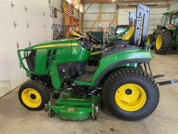 Image of John Deere 2032R Image 0