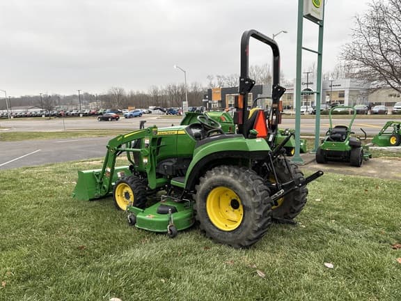 Image of John Deere 2032R equipment image 3