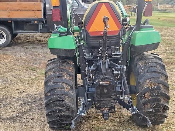 Image of John Deere 2032R equipment image 1