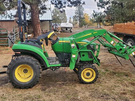 Image of John Deere 2032R equipment image 2