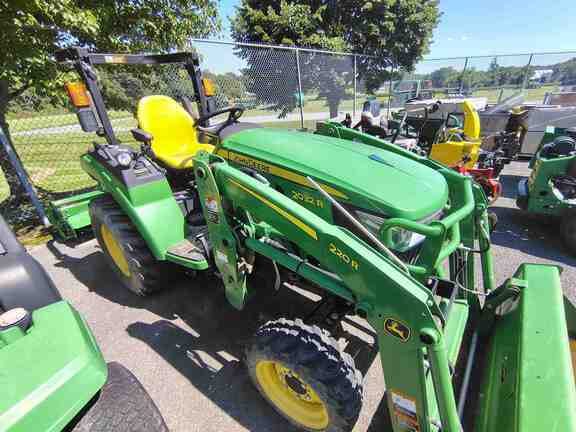 2018 John Deere 2032R Equipment Image0