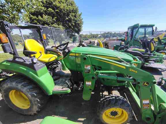 Image of John Deere 2032R equipment image 3