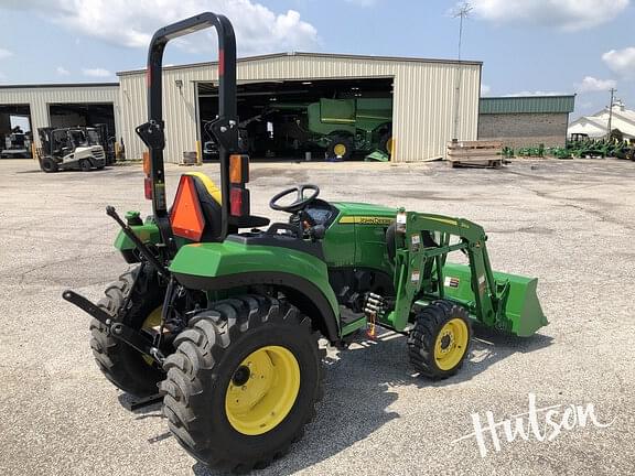 Image of John Deere 2032R equipment image 4