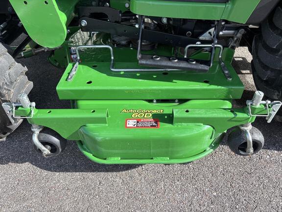 Image of John Deere 2032R equipment image 3