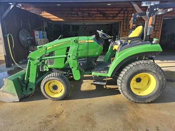 Main image John Deere 2032R