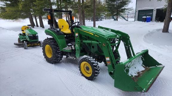 2018 John Deere 2032R Equipment Image0